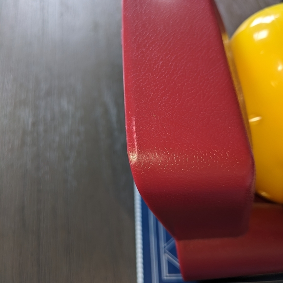 Yellow M&M Dispenser LA-Z-Boy Recliner M&M's Candy Collectible Vintage 1999 Mars - Picture 6 of 8